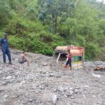 भारी वर्षाका कारण मध्यपहाडी लोकमार्ग अवरुद्ध